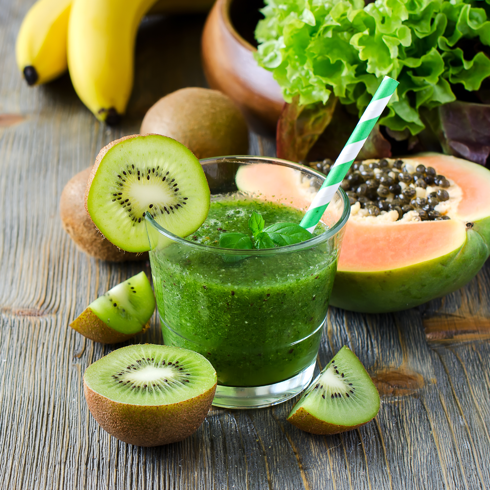 PAPAYA AND KIWI SMOOTHIE
